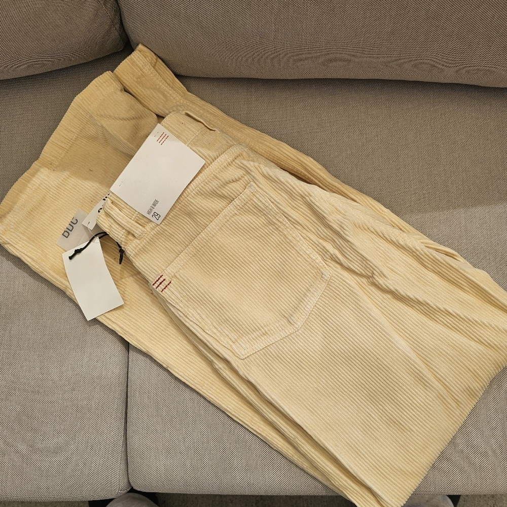 BDG HIGH AND WIDE CORDUROY CREAM JEANS SZ 29 NWT